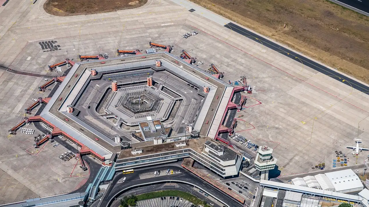 DEN Biggest Airport in US