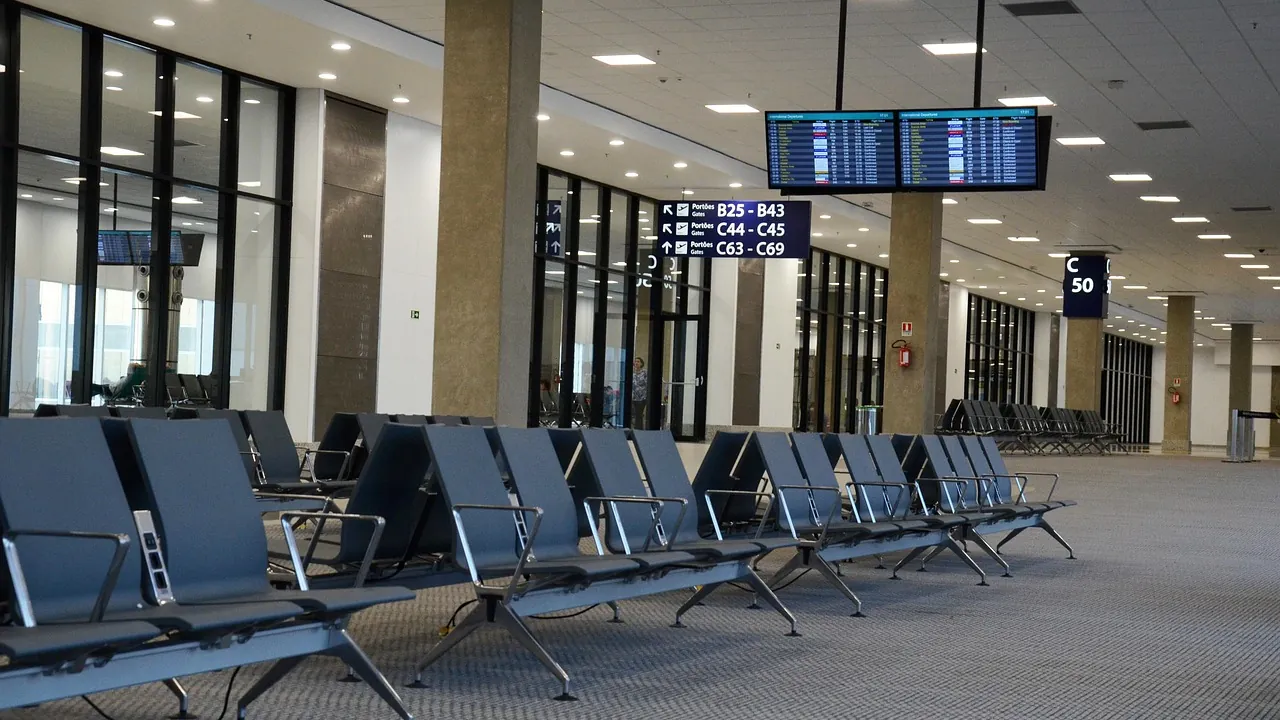 Does Detroit airport have clear
