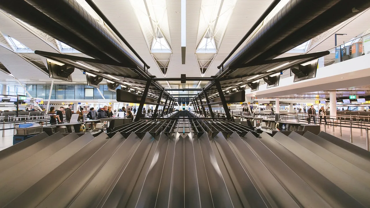 How does Airport Security Clear TSA Scanner Work