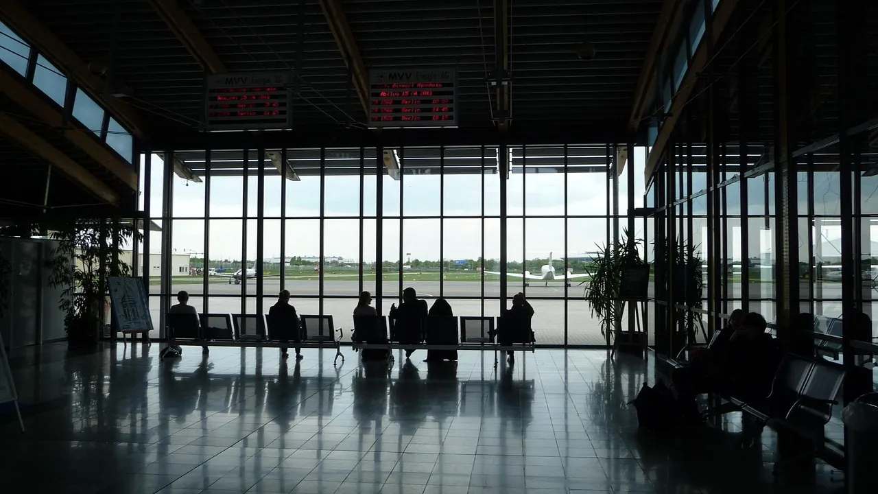 Smoking Area at Detroit Airport McNamara Terminal